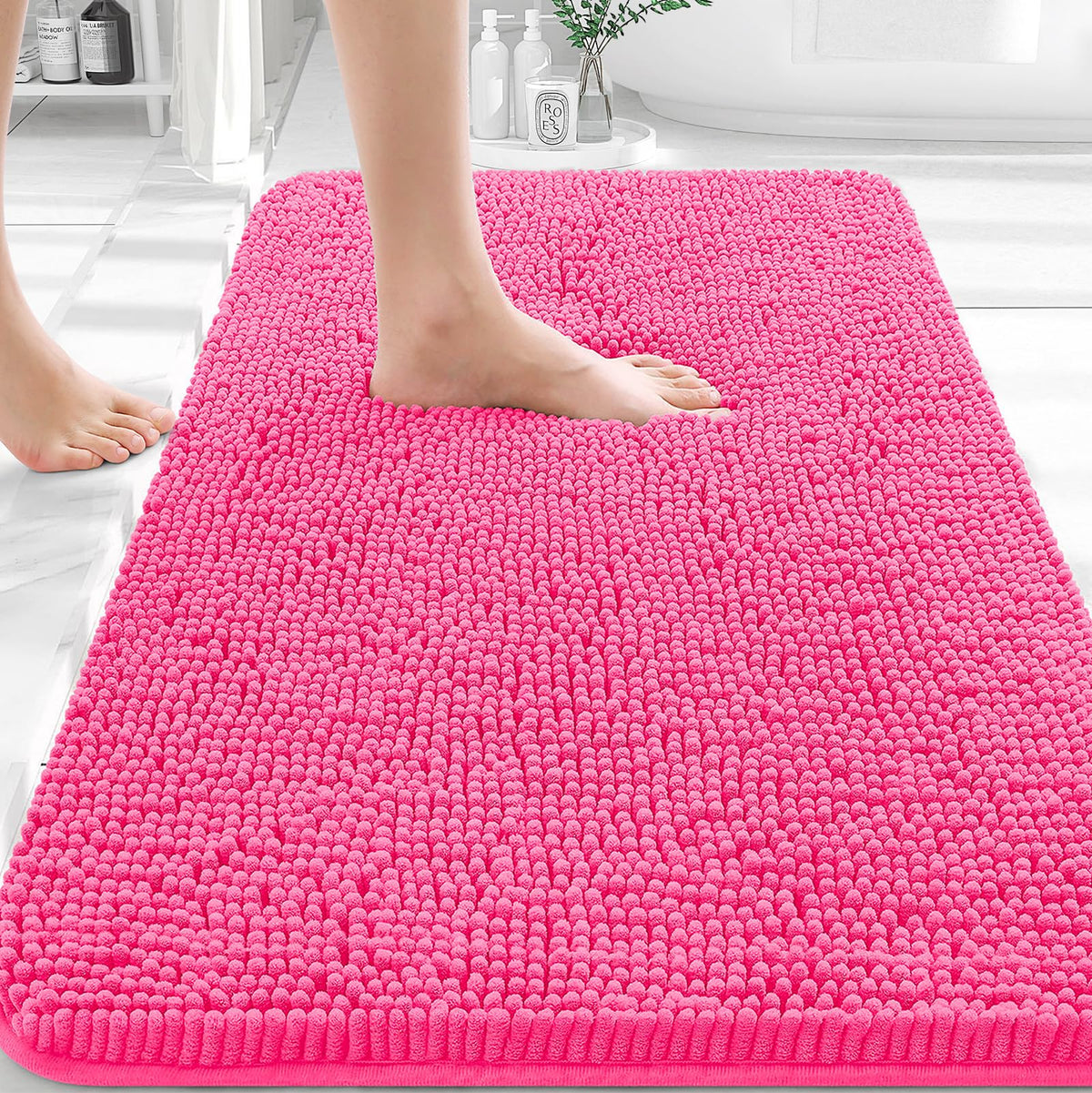 OLANLY bathroom rug close-up shows soft chenille for cozy feet.