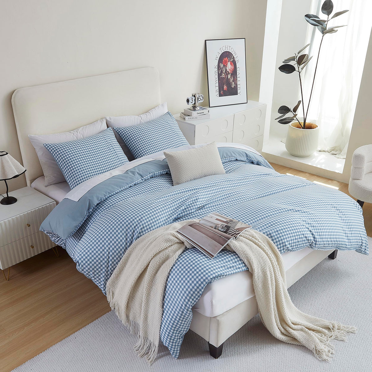Oli Anderson lightweight fluffy comforter close-up highlighting breathable warmth.