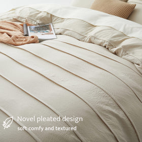 Oli Anderson microfiber fabric looks soft and breathable