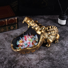 oliruim alligator statue gold finish sitting on a desk