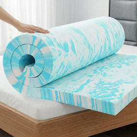 OLIXIS gel memory foam topper on bed, queen four-inch thickness, plush support and temperature balance.