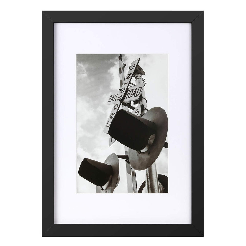 ONE WALL tempered glass frame front view with mat for a clean 9x13 display