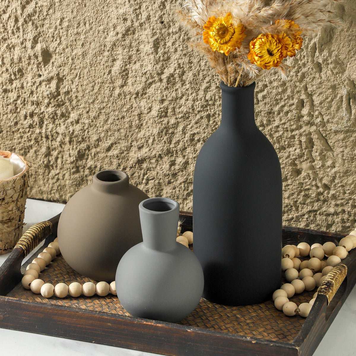 OOIT neutral multicolor glaze coordinates with any color scheme.