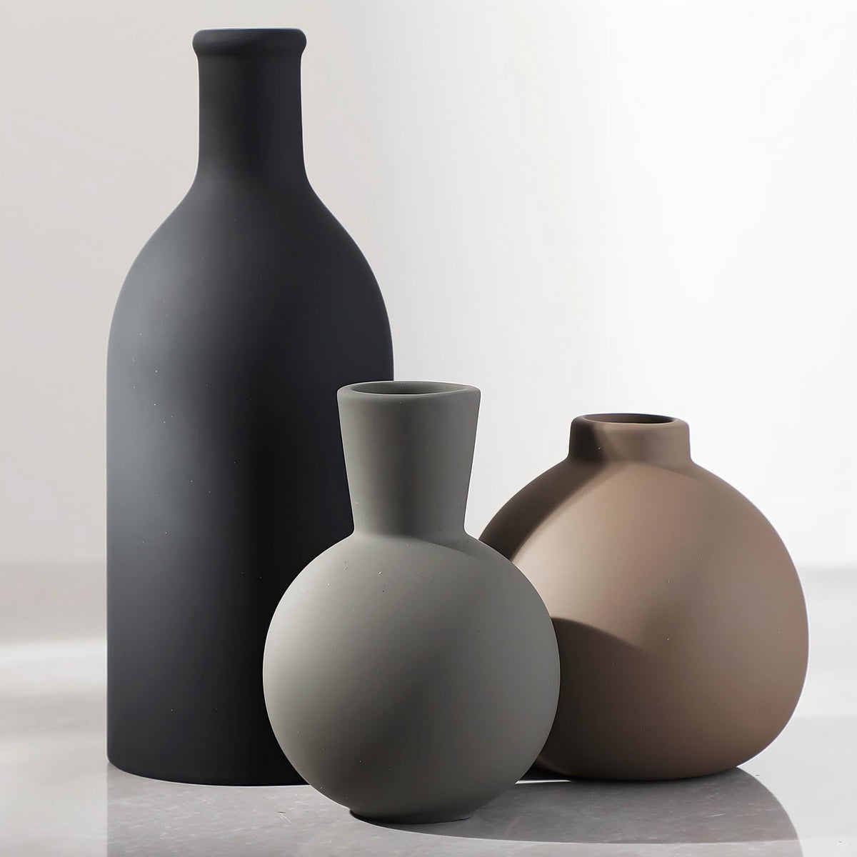 OOIT ceramic vase set of 3 in varied shapes enhances tabletop decor.