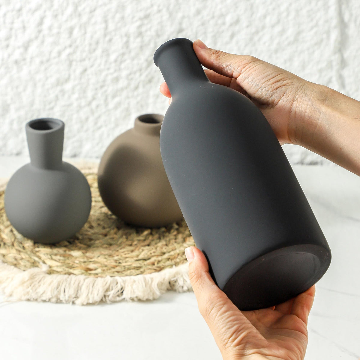OOIT vases with waterproof interior support fresh flowers easily.