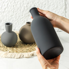 OOIT vases with waterproof interior support fresh flowers easily.