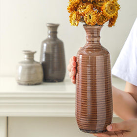 ooit large vase wide base, enhances living room bouquets.