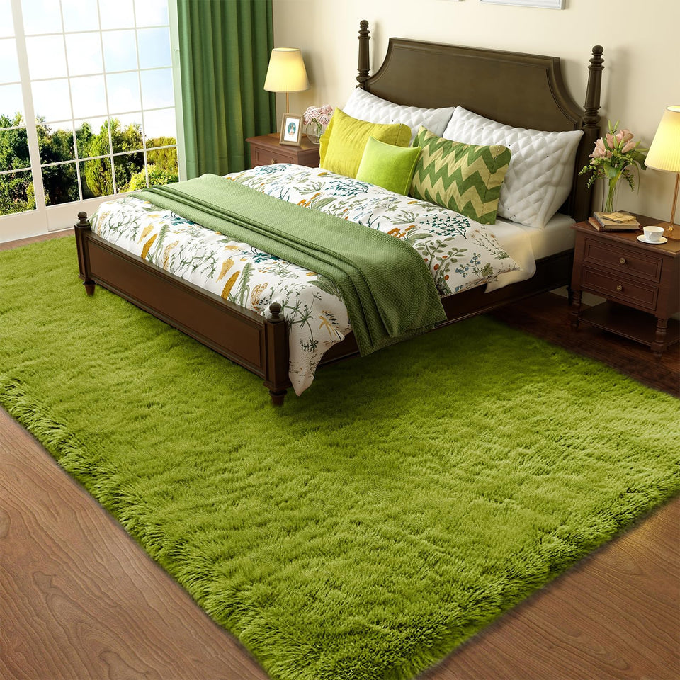 Ophanie Green Rug grass 4x6 bedside scene showing cozy, non-slip comfort.