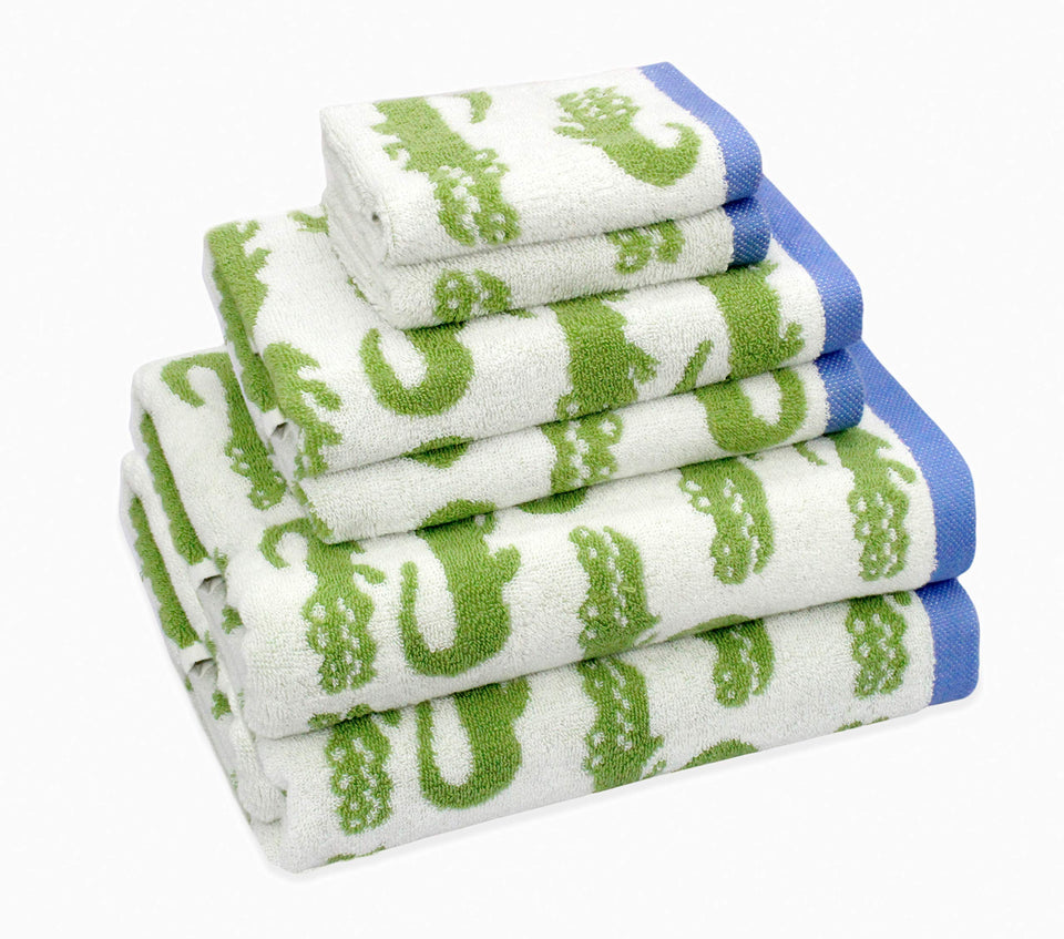 Original Kids crocodile bath towels show soft, absorbent cotton for cozy bath time.