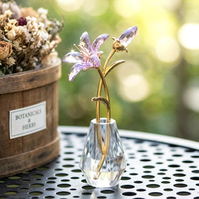Ornalrist crystal tiger lily as a sparkling centerpiece idea