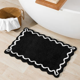 ORTIGIA Black bath mat with scalloped edge for stylish comfort