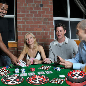 Osonm poker dice elements on plates add themed flair