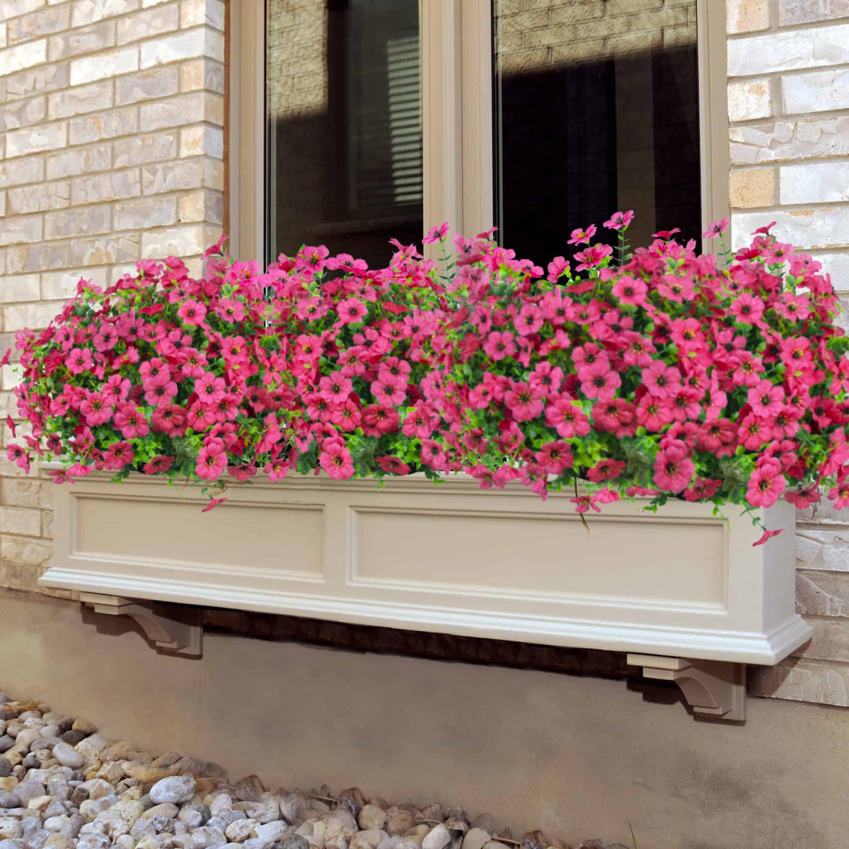 Ouddy Decor high-quality silk and plastic petals with realistic texture.