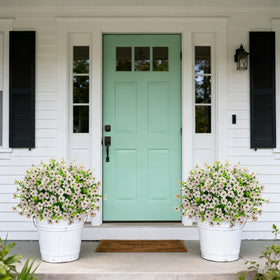 Ouddy Decor bendable iron-wire stems adapt to any vase or arrangement.