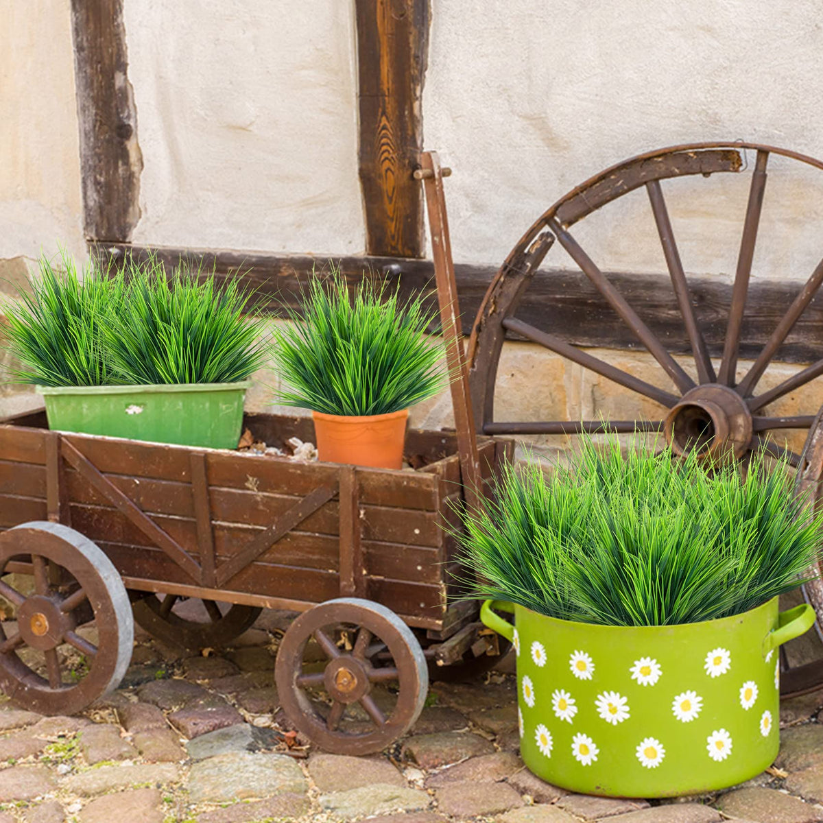 Ouddy Decor low-maintenance artificial grass; durable against wind and rain.