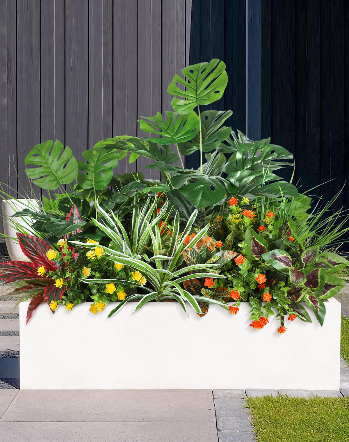 Ouddy Decor low-maintenance outdoor plants save watering and pruning time.