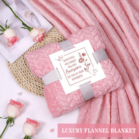Oufrenn rose-scented candle for a calming, long-lasting ambiance