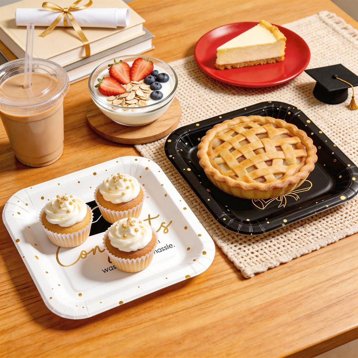 OuMuaMua white-gold 7in grad plates with foil accents for a refined dessert display.