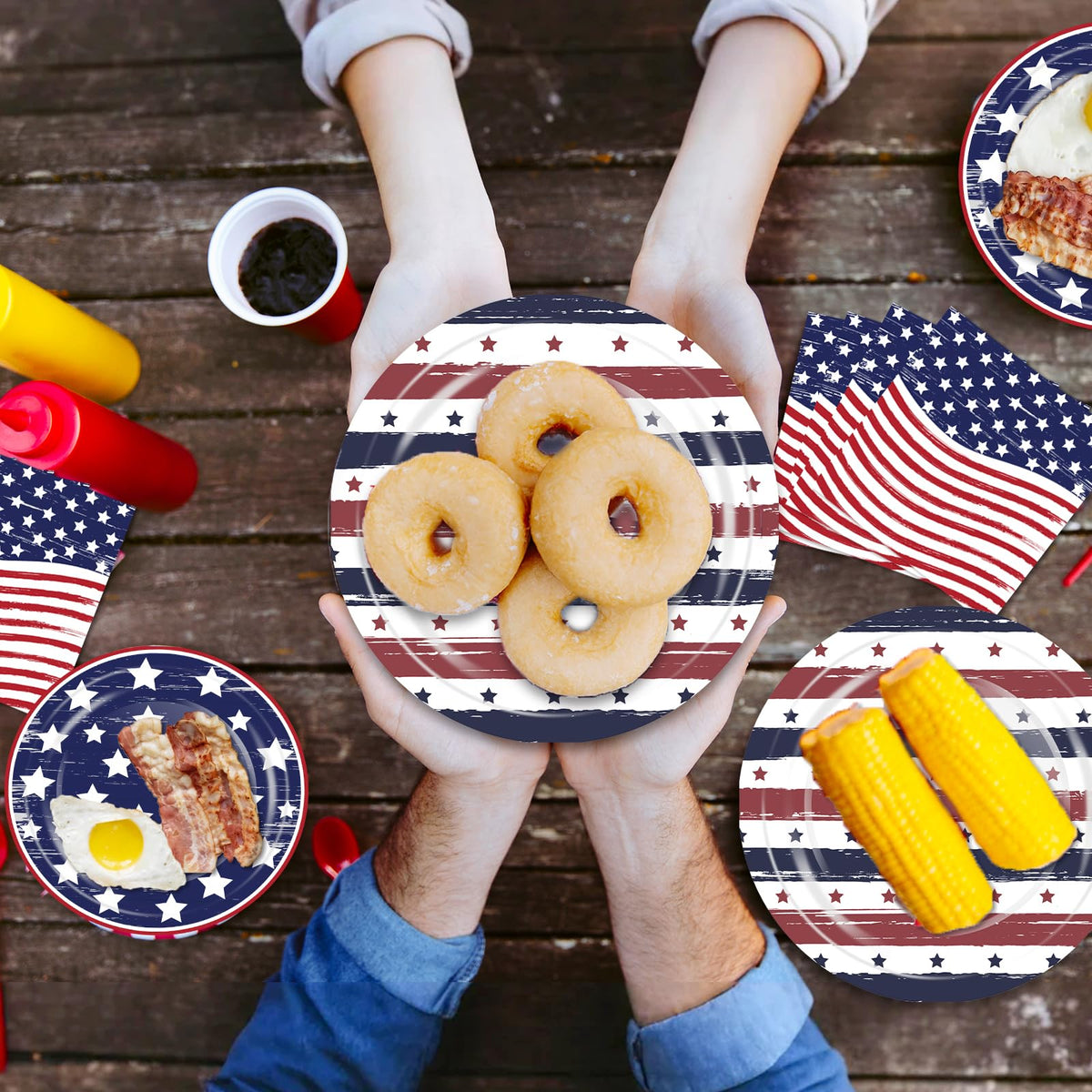 OuMuaMua patriotic Independence Day tableware brightens celebrations.
