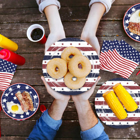 OuMuaMua patriotic Independence Day tableware brightens celebrations.