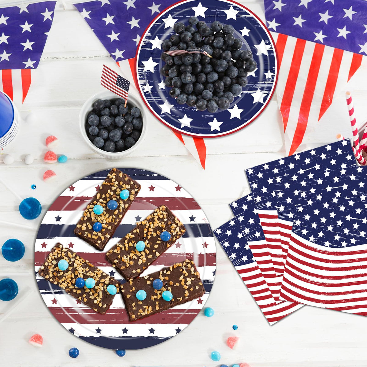 OuMuaMua patriotic plates close up for festive dining.