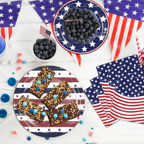 OuMuaMua patriotic plates close up for festive dining.
