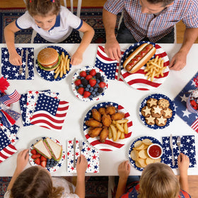 OuMuaMua American flag design plates elevate Independence Day celebrations.
