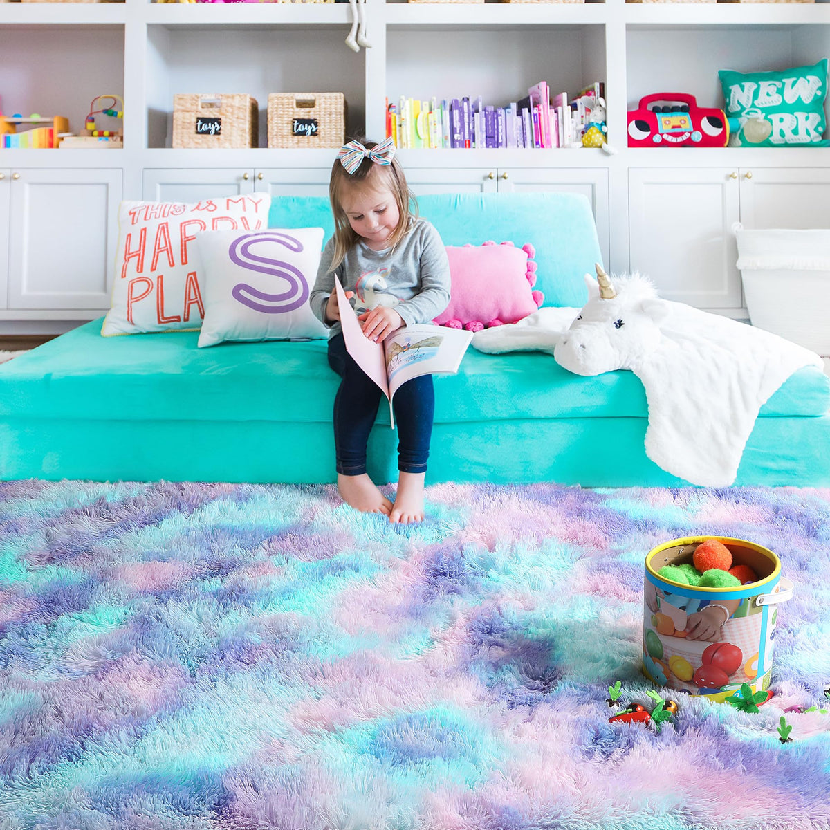 PAGISOFE vacuum-packed rug unfolds to restore fluffy texture.
