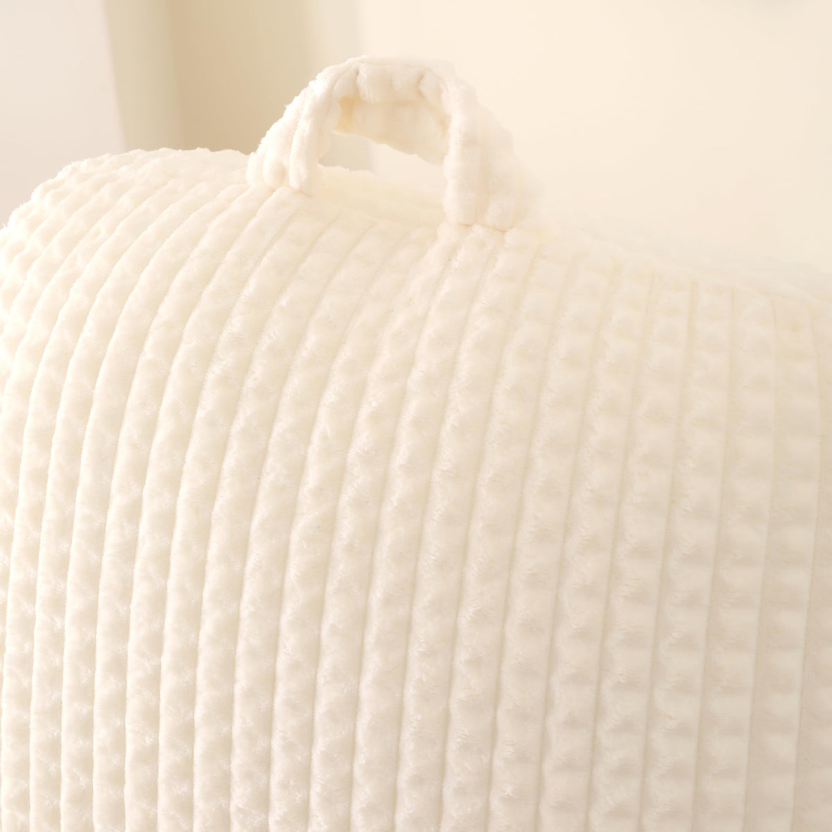 PAJEO Cozy Flannel Reading Pillow supports pregnancy and nursing moments with armrests.