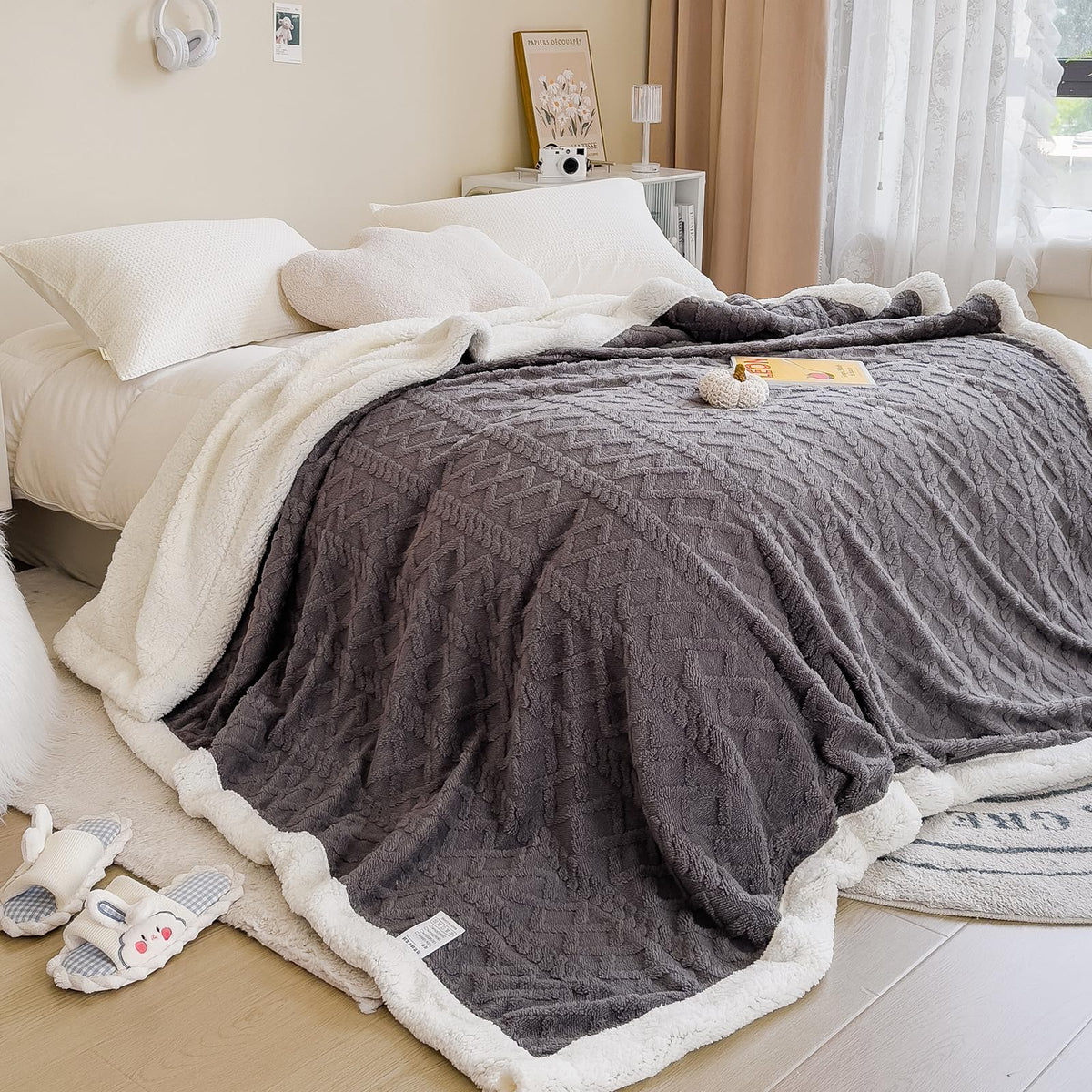 PAJEO Sherpa blanket features durable stitching for lasting softness.
