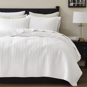 Palassio white cotton quilt closeup texture for breathable all-season comfort