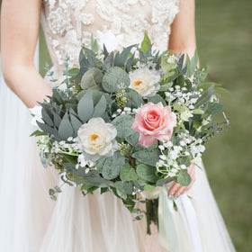 Palonu bendable wire stems enable flexible shaping for centerpieces.