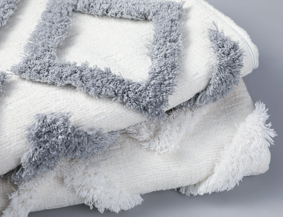 PANOD invisible zipper on lumbar pillow cover detail.