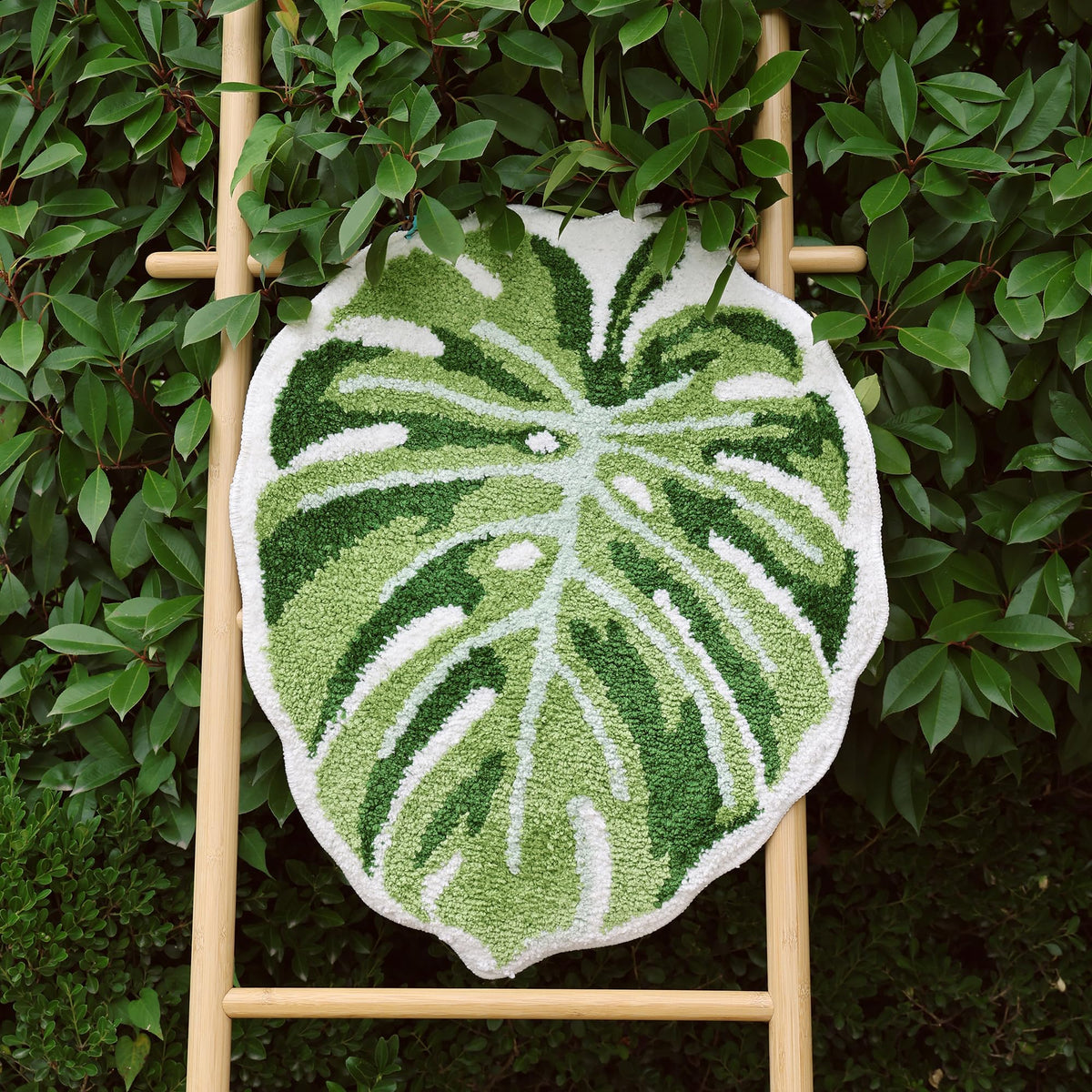 Panstar Monstera Pattern Bath Mat with tufted plush for cozy bathrooms.