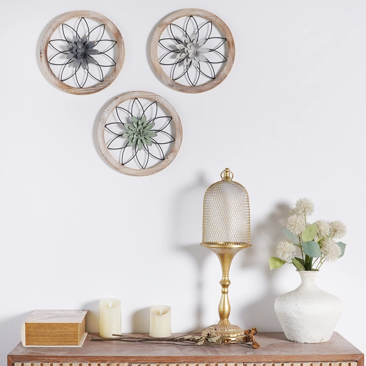 Paquesta interchangeable flowers blue close-up adds cool accent tones.