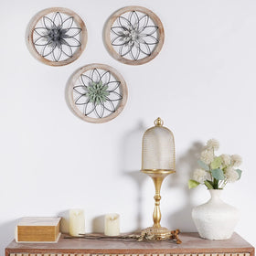 Paquesta interchangeable flowers blue close-up adds cool accent tones.
