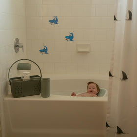 Parker Baby Co Bath Caddy handle enables easy transport and flexible placement.