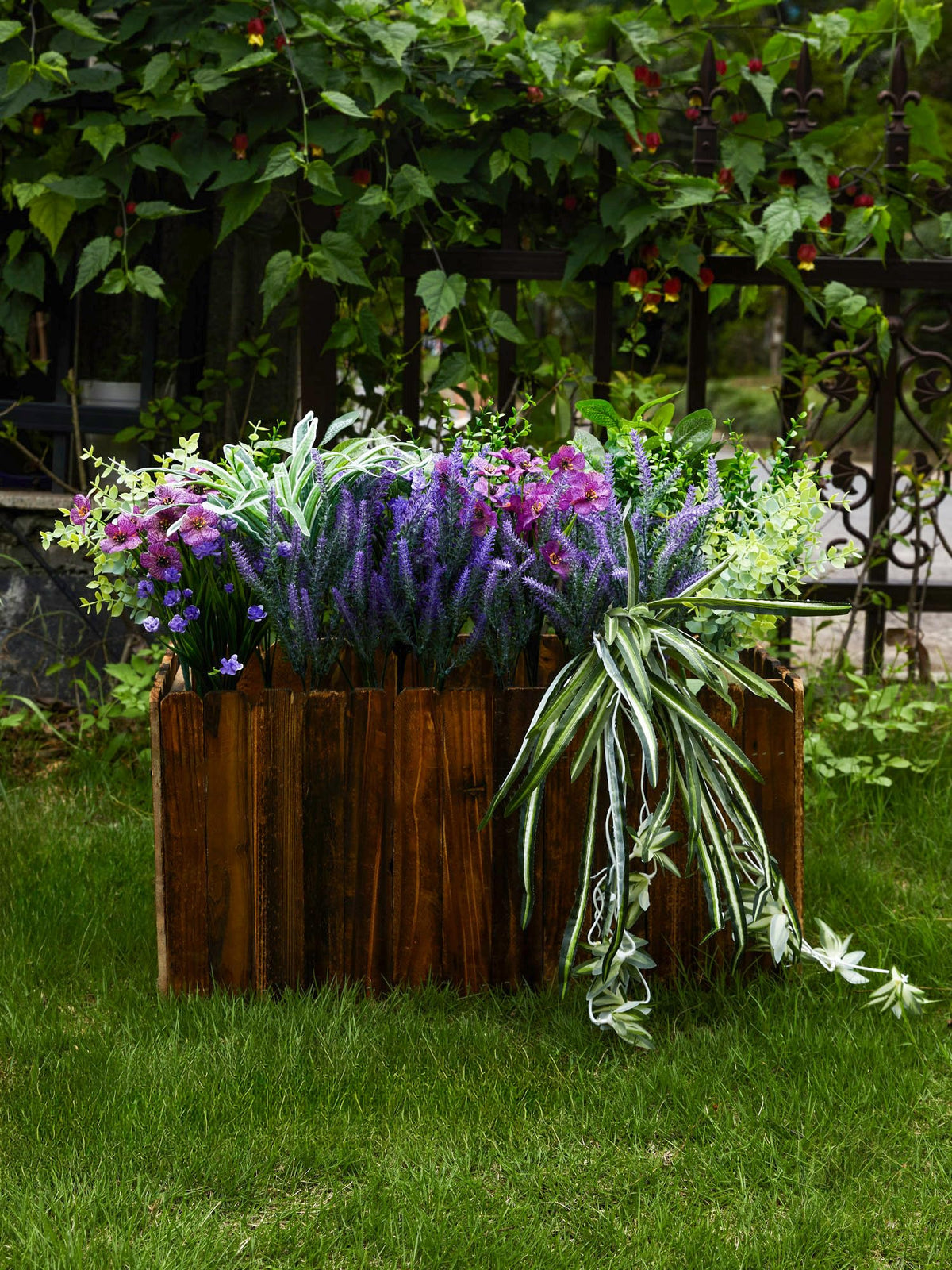 Party Joy outdoor greenery packs simplify seasonal refreshes for balconies and windowsills.
