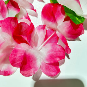 Patyflow leis with soft, odorless silk petals for comfortable wear.