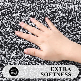 Pauwer microfiber shower mats absorb moisture for dry feet.