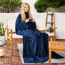 PAVILIA wearable blanket front pocket keeps essentials close while relaxing.