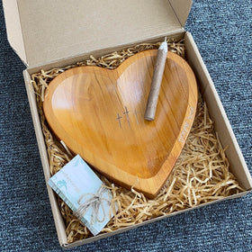 Pawnoc Easter Gift Bowl offers a thoughtful keepsake for loved ones.