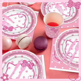 Peiking pink kittens cups for mess-free drinks and party flair