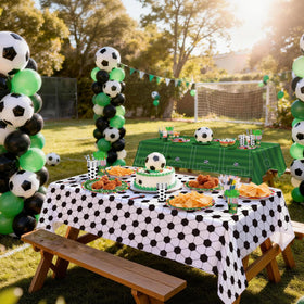 Peiking soccer party cutlery set for easy serving.