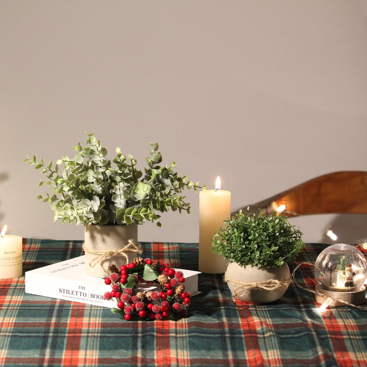 PENGYEE realistic-looking faux plants resist fading and stay green