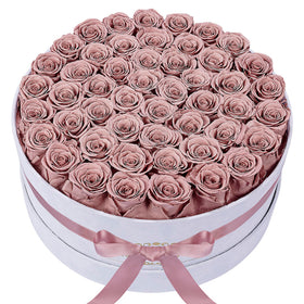 Perfectione Roses 50-piece preserved roses in a velvet box for a lasting gift.