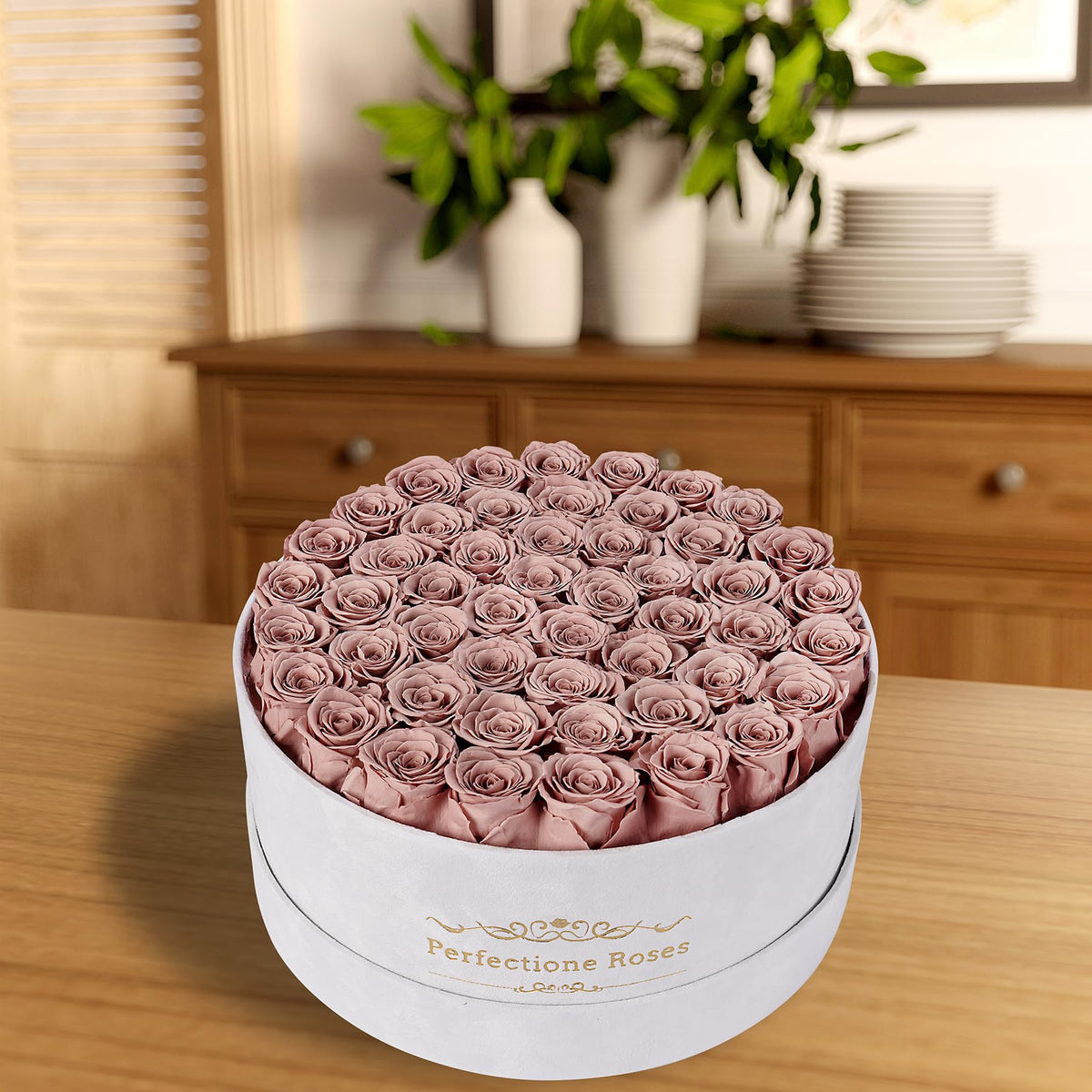 Perfectione Roses velvet-box gift packaging enhancing an elegant presentation.