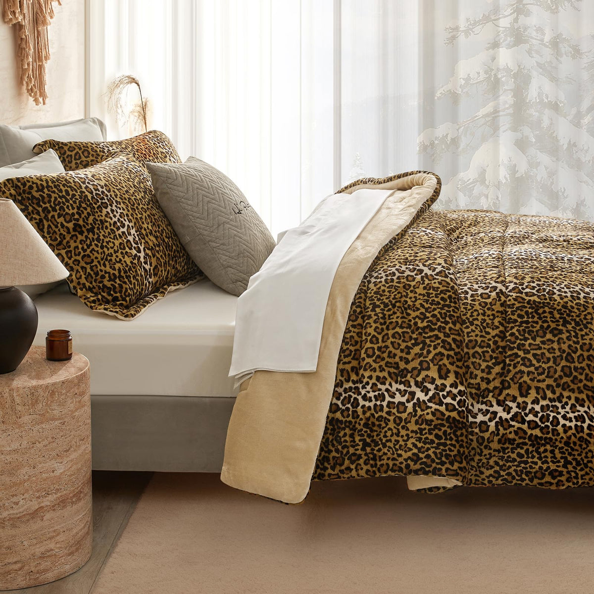 Petrichor breathable flannel fleece fabric ensures comfortable sleep in cool nights.