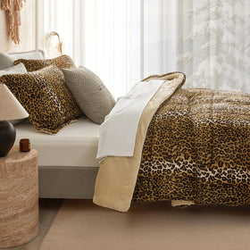 Petrichor breathable flannel fleece fabric ensures comfortable sleep in cool nights.