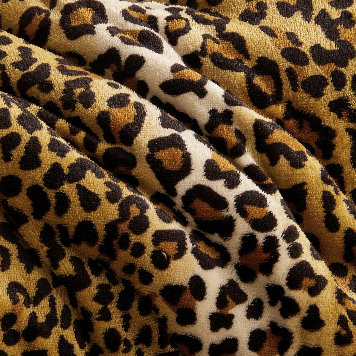 Petrichor lightweight yet warm bedding delivers cozy warmth without heaviness.